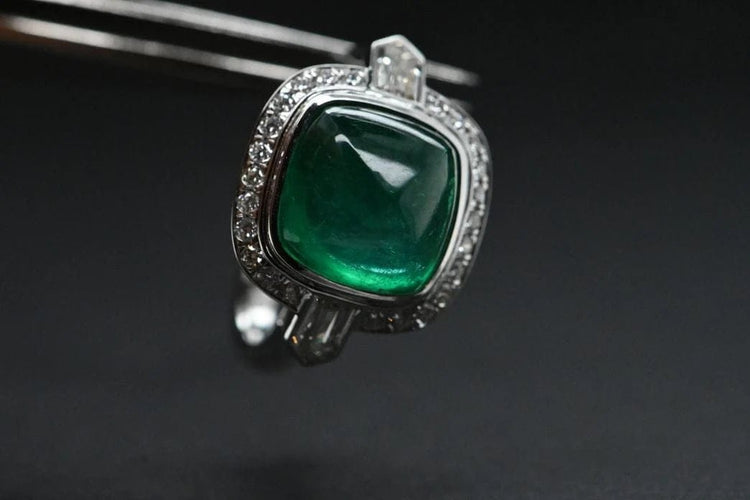 Bague 54 Bague en or blanc 750, émeraude et diamants 58 Facettes