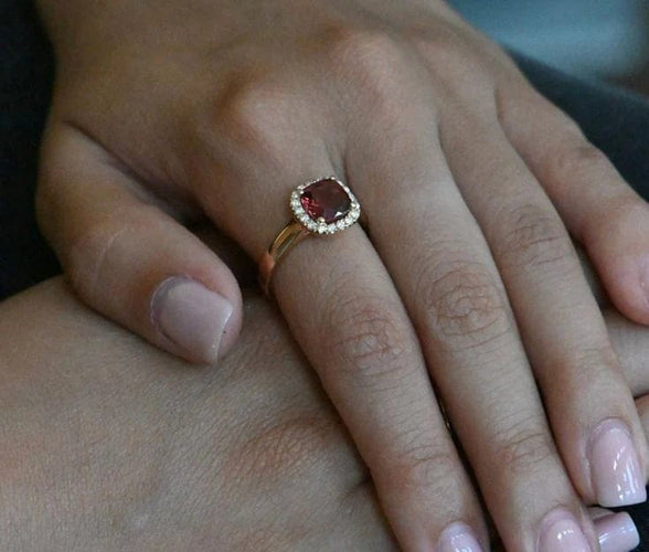 Bague 54 Bague en or rose 18 carats avec rhodolite et diamants 58 Facettes
