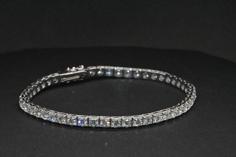 Bracelet Bracelet tennis en or blanc 18 carats et diamants 58 Facettes