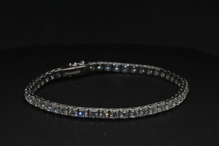 Bracelet Bracelet tennis en or blanc 18 carats et diamants 58 Facettes