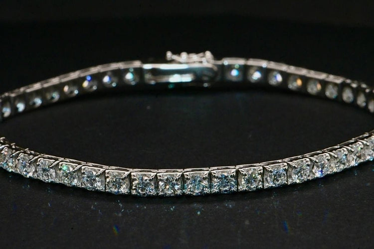 Bracelet Bracelet tennis en or blanc 18 carats et diamants 58 Facettes