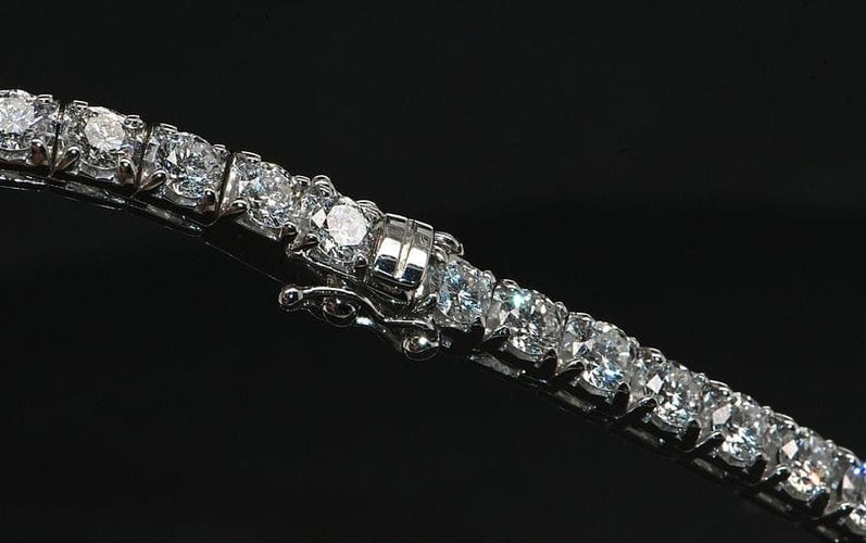 Bracelet Bracelet tennis en or blanc 18 carats et diamants 58 Facettes