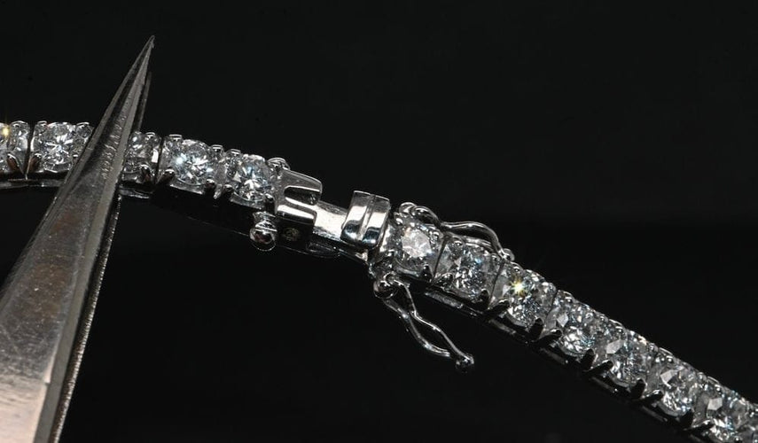 Bracelet Bracelet tennis en or blanc 18 carats et diamants 58 Facettes
