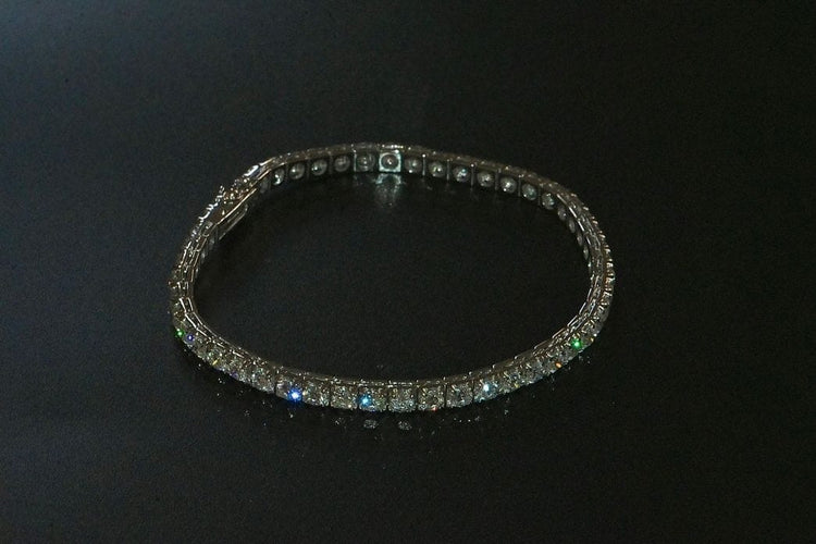 Bracelet Bracelet tennis en or blanc 18 carats et diamants 58 Facettes