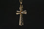 Pendentif Pendentif croix ajourée en or jaune 18 carats et perle 58 Facettes