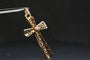 Pendentif Pendentif croix ajourée en or jaune 18 carats et perle 58 Facettes