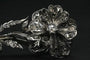 Broche F. Hardy - Broche fleur en or blanc 18 carats et diamants 58 Facettes