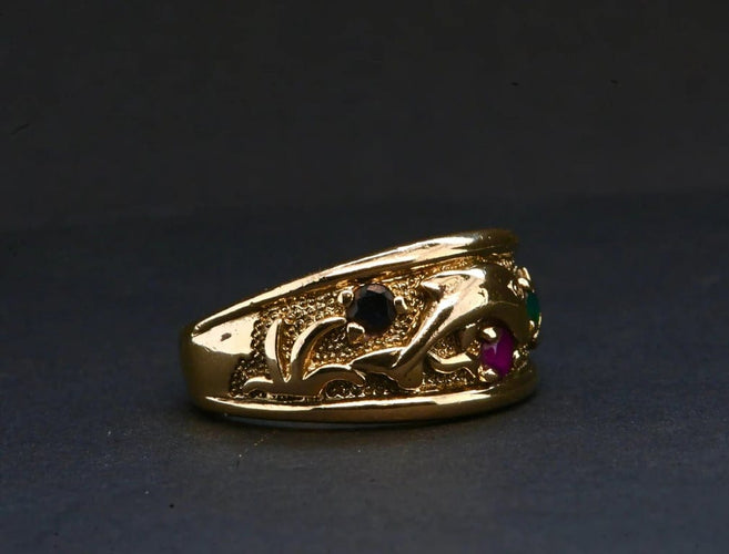 Bague 52 Bague en or jaune 750 sertie de rubis, saphir et émeraude 58 Facettes