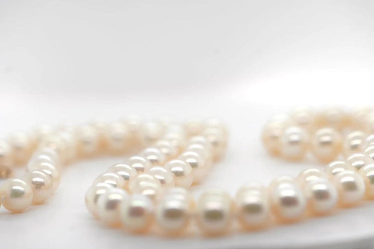 Collier Collier de perles de culture blanches avec fermoir en or 18 carats 58 Facettes