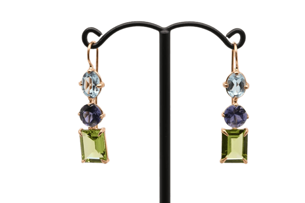 Boucles d'oreilles Boucles d'oreilles pendantes en or rose 18 carats, topaze, iolite et péridot 58 Facettes