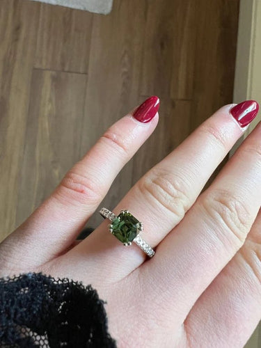 Bague 53 Bague en or blanc 18 carats avec tourmaline coussin et diamants 58 Facettes