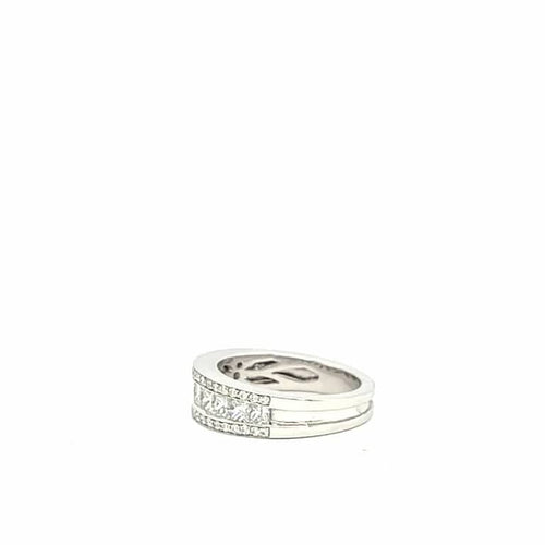 Bague 54 Bague en or blanc 18 carats sertie de diamants princesse et brillants 58 Facettes
