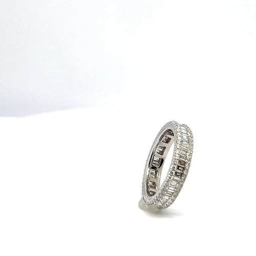 Bague 53.8 Alliance en or blanc 18 carats et diamants 58 Facettes