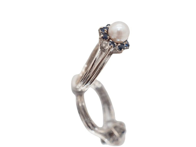 Bague 52 Bague marguerite vintage en or blanc 18 carats, perle et saphirs 58 Facettes