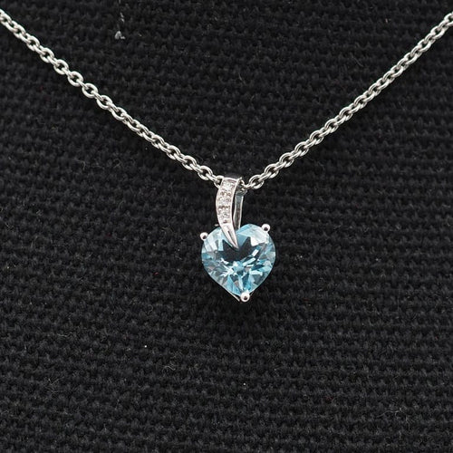 Pendentif Pendentif en or blanc 750 avec topaze cœur et diamants 58 Facettes
