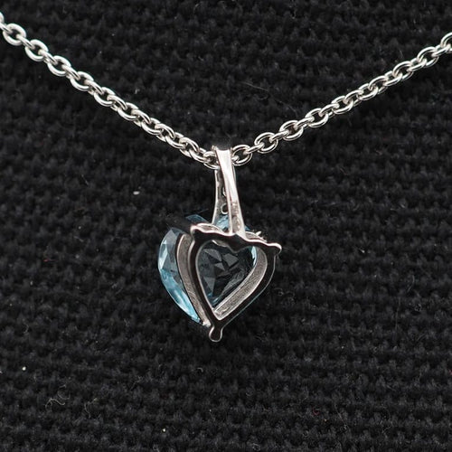 Pendentif Pendentif en or blanc 750 avec topaze cœur et diamants 58 Facettes