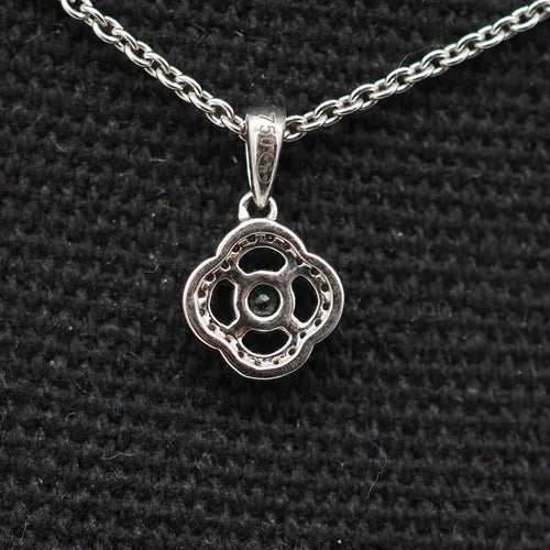 Pendentif Pendentif trèfle en or blanc 18 carats avec émeraude et diamants 58 Facettes