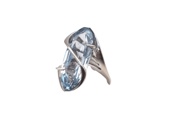 Bague 56 Bague en or blanc 750 millièmes à l’aigue-marine 58 Facettes