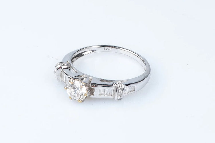 Bague 54 Bague diamant en or blanc 18 carats 58 Facettes 111.17357-12