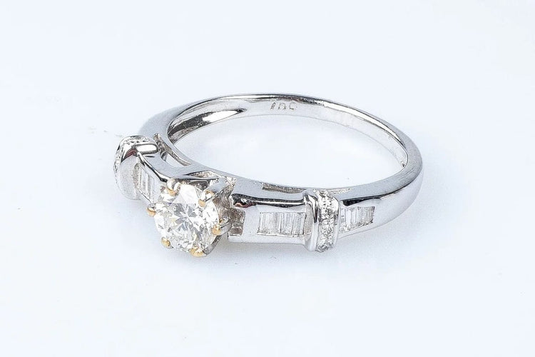 Bague 54 Bague diamant en or blanc 18 carats 58 Facettes 111.17357-12