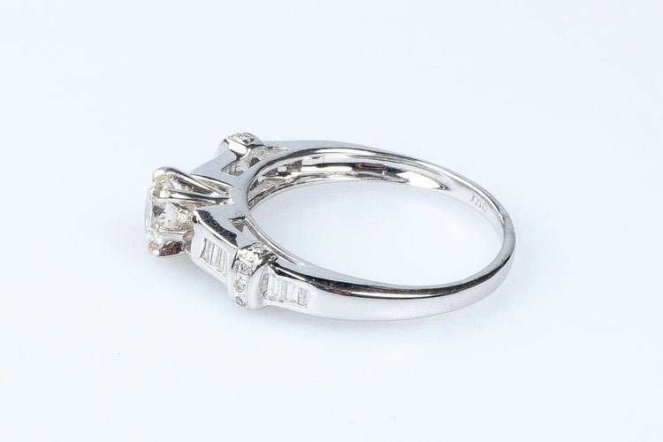 Bague 54 Bague diamant en or blanc 18 carats 58 Facettes 111.17357-12