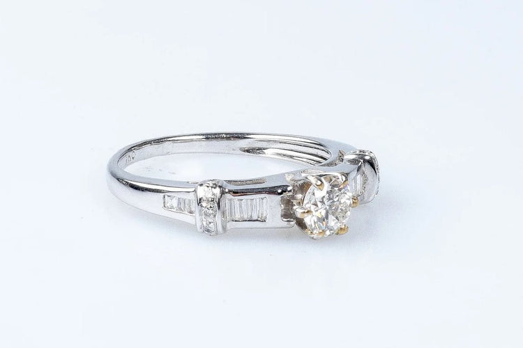 Bague 54 Bague diamant en or blanc 18 carats 58 Facettes 111.17357-12