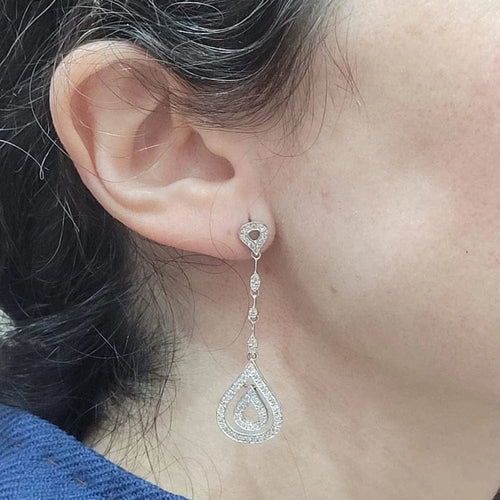 Boucles d'oreilles Boucles d'oreilles en or blanc 18 carats serties de diamants 58 Facettes PE248
