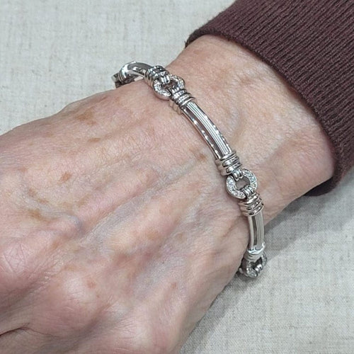 Bracelet Bracelet en or blanc 18 carats et diamants taille brillant 58 Facettes P13