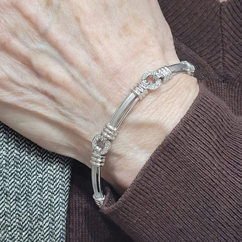 Bracelet Bracelet en or blanc 18 carats et diamants taille brillant 58 Facettes P13