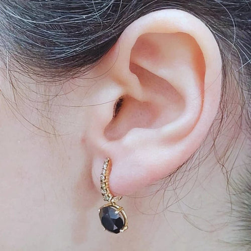 Boucles d'oreilles Boucles d’oreilles en or rose 18 carats avec diamants noirs et bruns 58 Facettes PE518