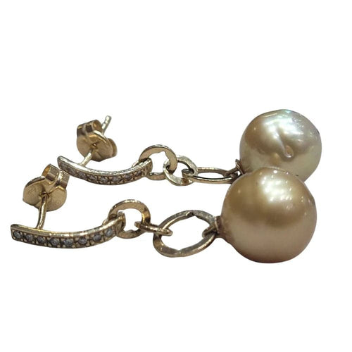 Boucles d'oreilles Boucles d'oreilles en or jaune 18 carats, perles australiennes et diamants 58 Facettes T103