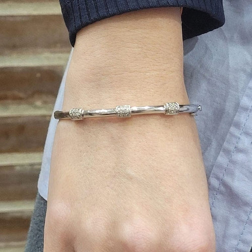 Bracelet Bracelet en or blanc 18 carats et diamants taille brillant 58 Facettes P84