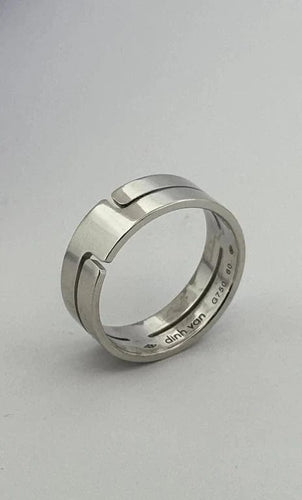 Bague 61 Dinh Van Seventies - Alliance en or gris 18 carats 58 Facettes