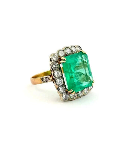 Bague 53 Bague en or jaune 18 carats, émeraude et diamants 58 Facettes