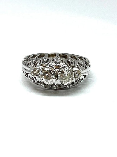 Bague 60 Bague ancienne ajourée en or blanc 18 carats et diamants 58 Facettes