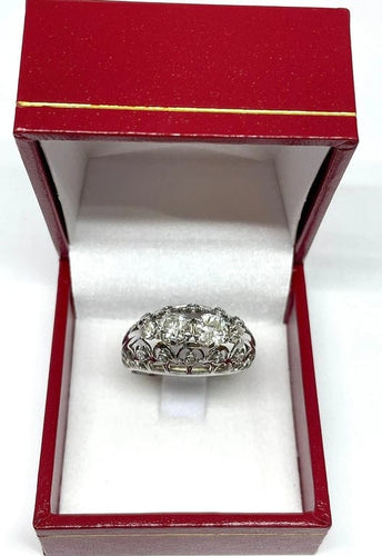 Bague 60 Bague ancienne ajourée en or blanc 18 carats et diamants 58 Facettes