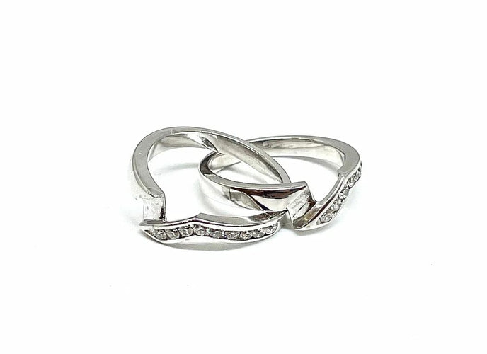 Bague 49 Bague entrelacée en or blanc 18 carats et diamants 58 Facettes