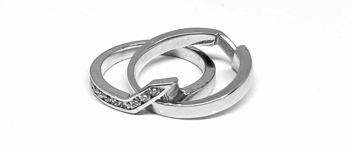 Bague 49 Bague entrelacée en or blanc 18 carats et diamants 58 Facettes