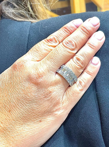 28b3100a-8e98-4ac5-75bf-77bf7bf9fb00