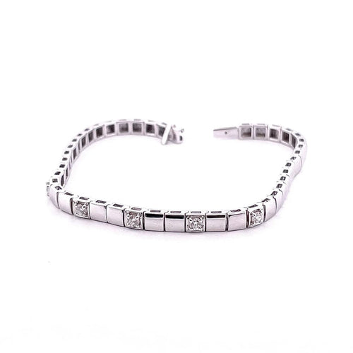 Bracelet Bracelet femme en or blanc 18 carats serti de diamants 58 Facettes