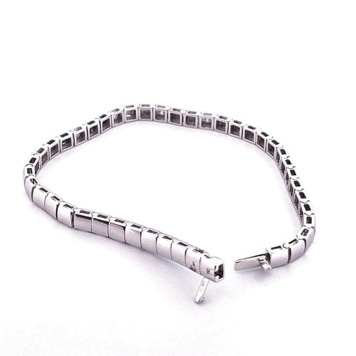 Bracelet Bracelet femme en or blanc 18 carats serti de diamants 58 Facettes