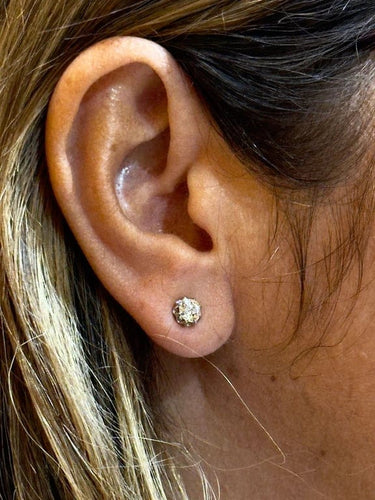 Boucles d'oreilles Puces d’oreilles anciennes - Boucles d’oreilles en or bicolore 18 carats et diamants 58 Facettes