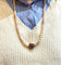 Collier Sautoir en perles baroques avec motif en or jaune 18 carats, saphir et grenats 58 Facettes
