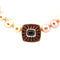 Collier Sautoir en perles baroques avec motif en or jaune 18 carats, saphir et grenats 58 Facettes
