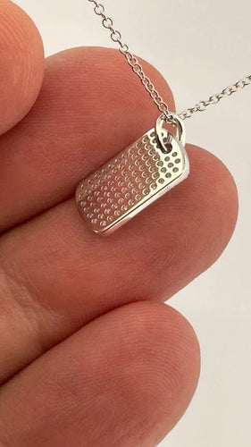 Collier Chaîne et pendentif plaque en or blanc 18 carats et diamants 58 Facettes