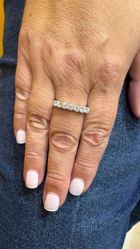 Bague 64 Demi-alliance - Bague en or blanc 18 carats et diamants 58 Facettes