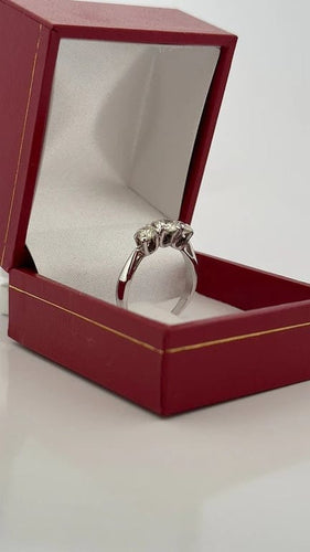 Bague 53 Alliance trilogie vintage en or blanc 18 carats et diamants 58 Facettes