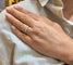 Bague 53 Alliance trilogie vintage en or blanc 18 carats et diamants 58 Facettes