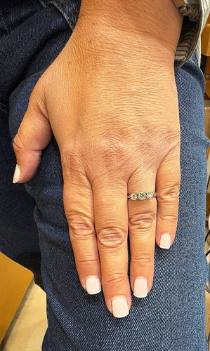 Bague 53 Alliance trilogie vintage en or blanc 18 carats et diamants 58 Facettes