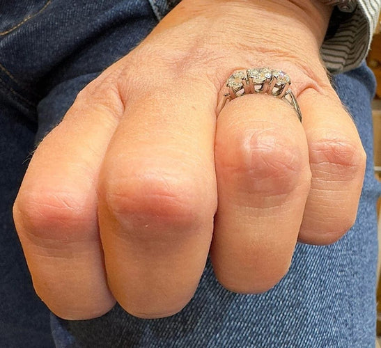 Bague 53 Alliance trilogie vintage en or blanc 18 carats et diamants 58 Facettes